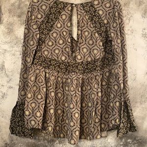 FREE PEOPLE. XS V-neck top!